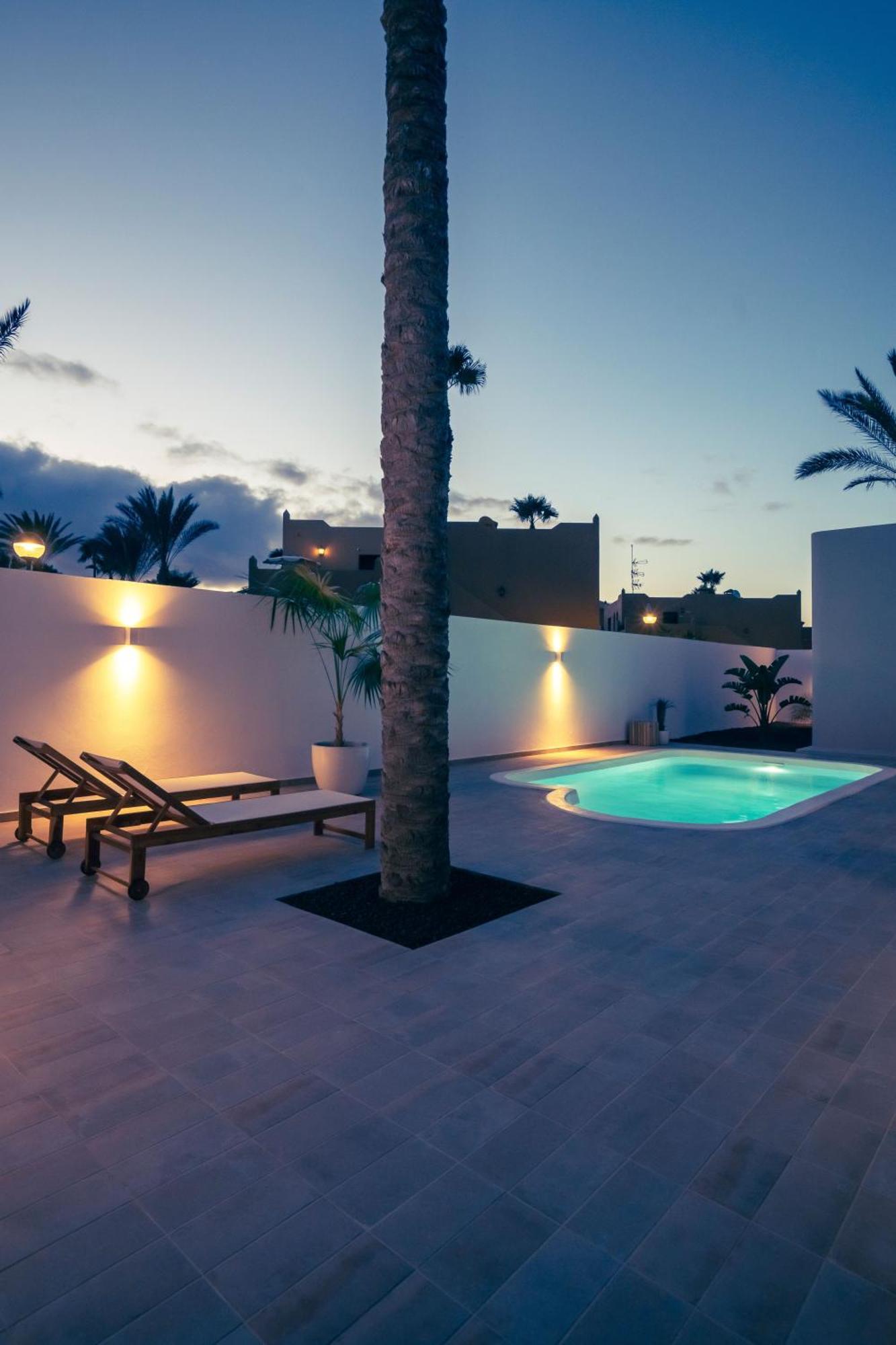 Villa Tropico - Design House With Pool In Коральео Экстерьер фото