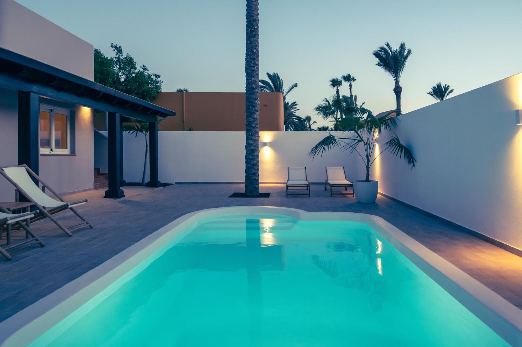 Villa Tropico - Design House With Pool In Коральео Экстерьер фото