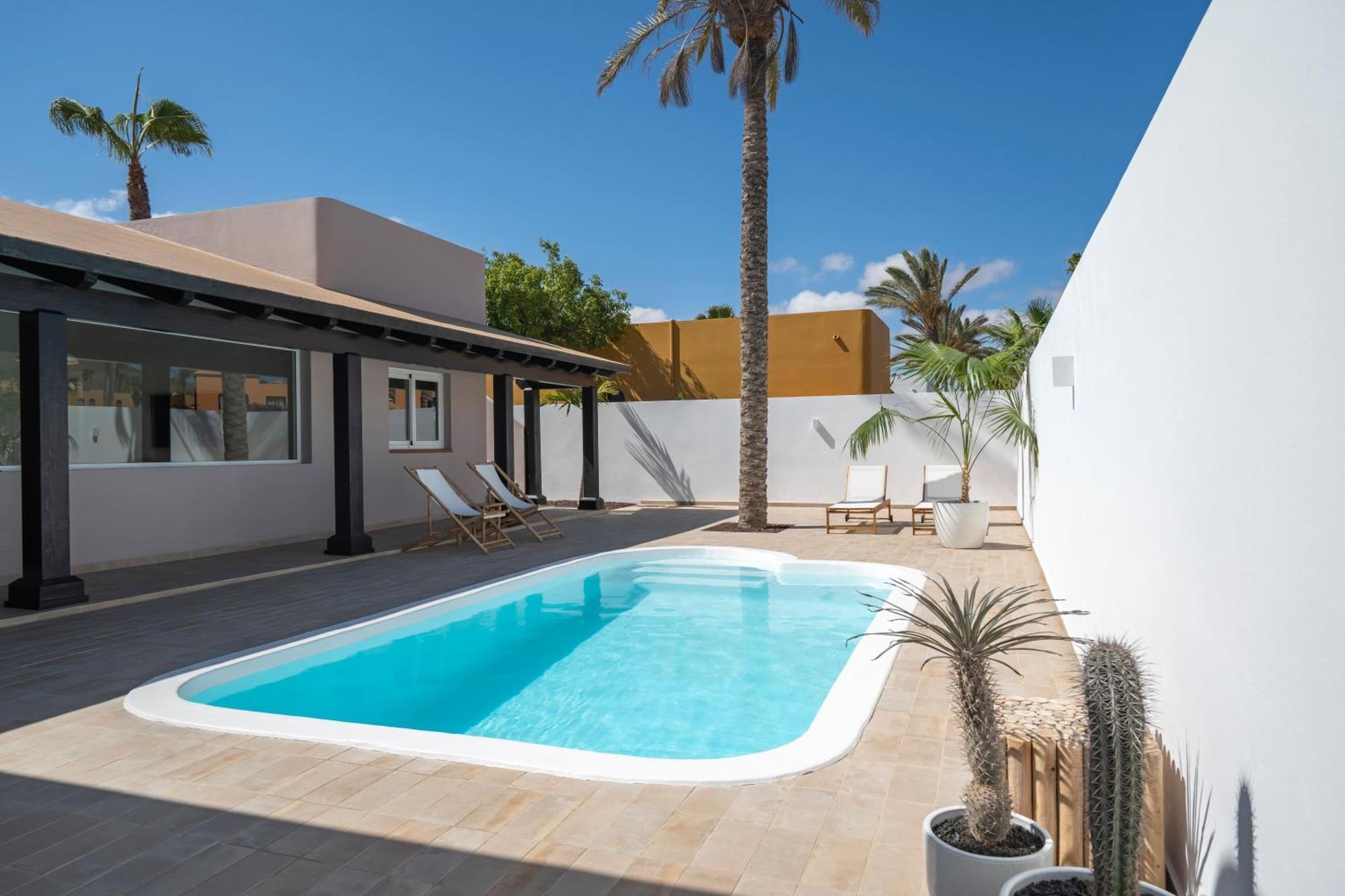 Villa Tropico - Design House With Pool In Коральео Экстерьер фото