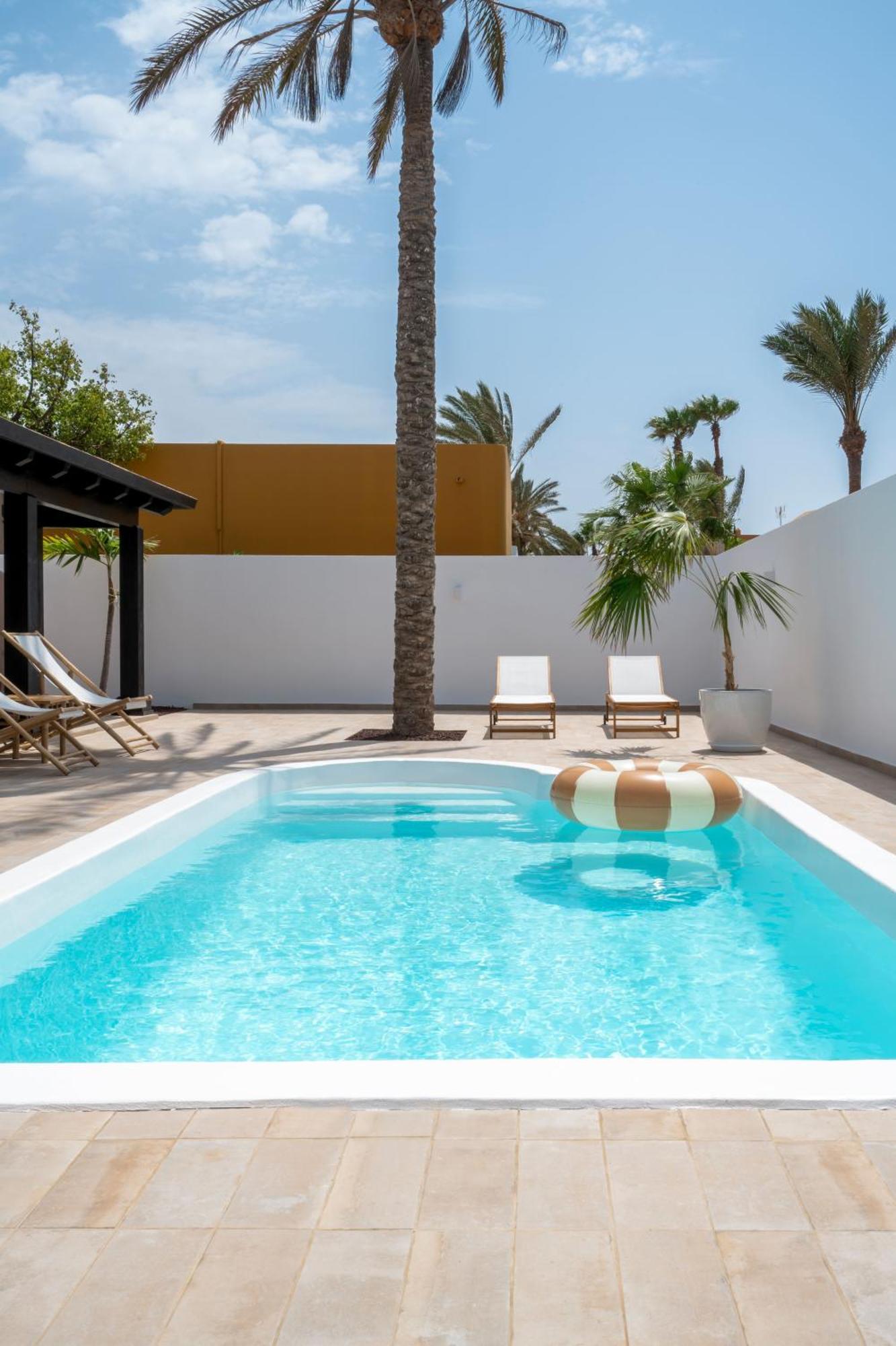 Villa Tropico - Design House With Pool In Коральео Экстерьер фото